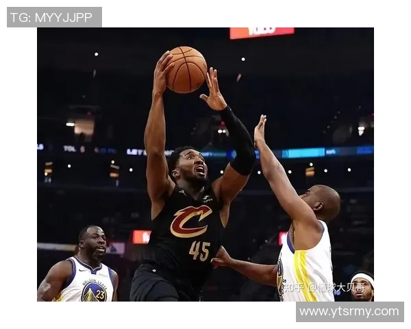 骑士与勇士激战回顾NBA精彩录像重温赛场巅峰对决